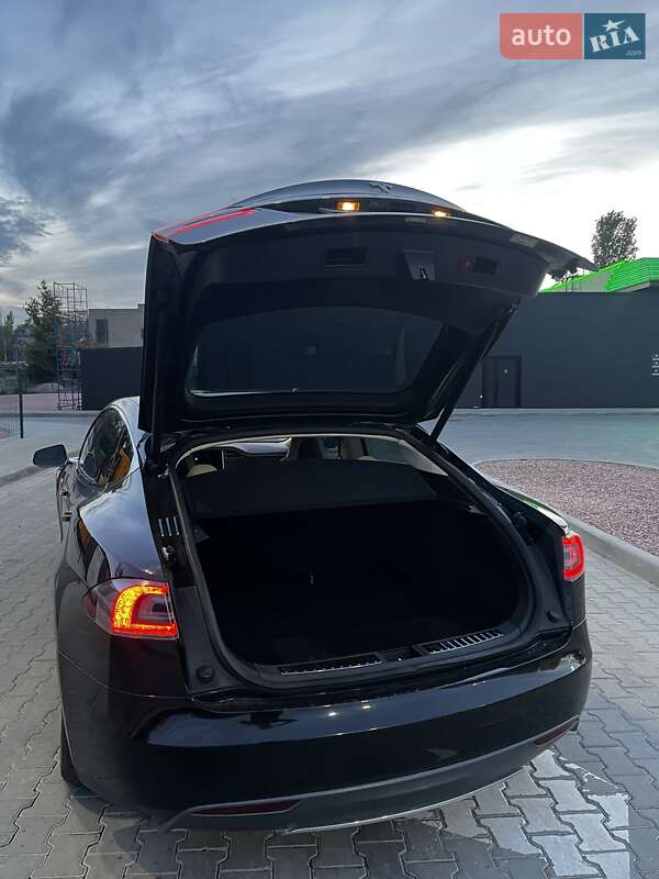 Ліфтбек Tesla Model S 2013 в Одесі