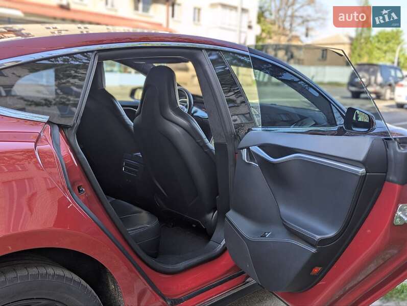Ліфтбек Tesla Model S 2015 в Києві