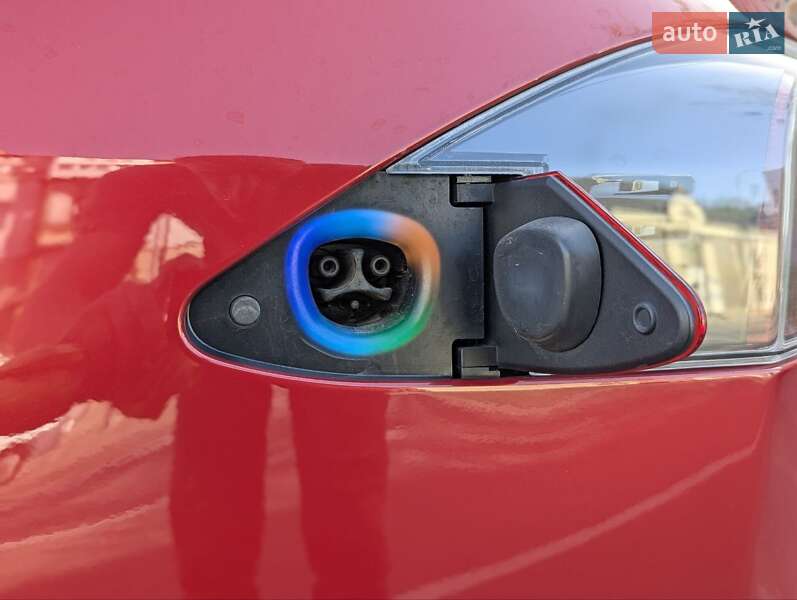 Ліфтбек Tesla Model S 2015 в Києві