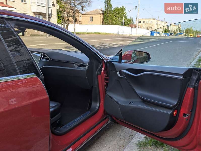 Ліфтбек Tesla Model S 2015 в Києві