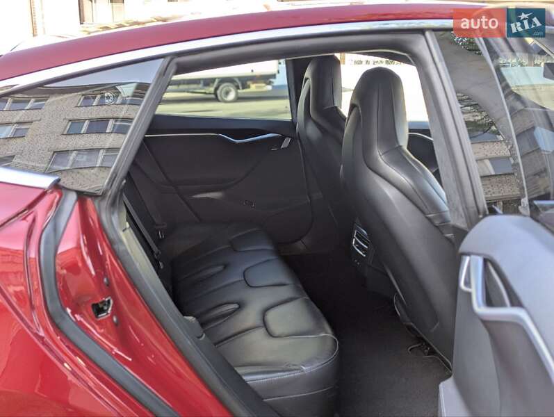 Лифтбек Tesla Model S 2015 в Киеве фото 15 Лифтбек Tesla Model S 2015 в Киеве