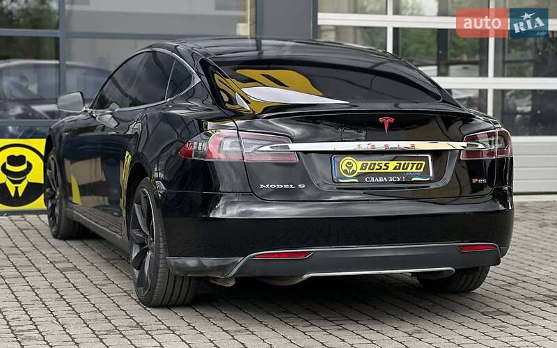 Ліфтбек Tesla Model S 2013 в Івано-Франківську