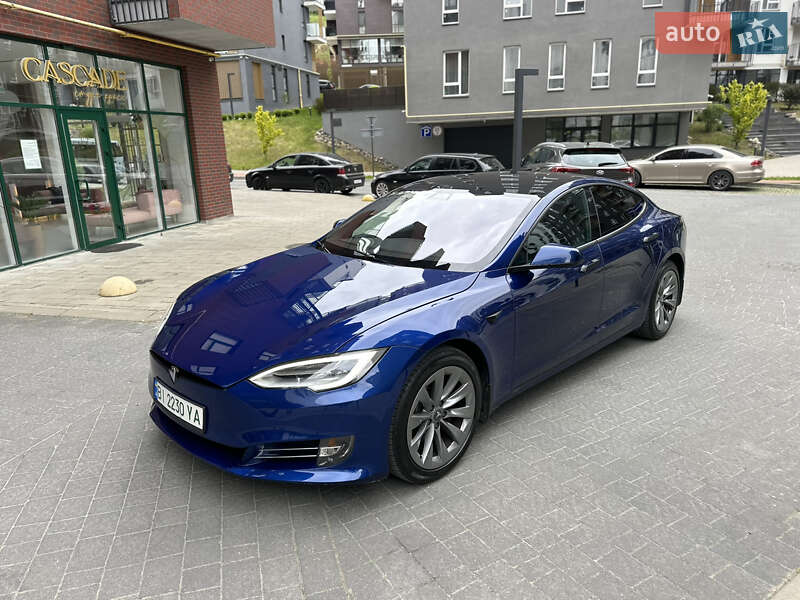 Лифтбек Tesla Model S 2020 в 