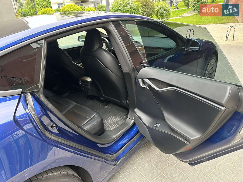 Лифтбек Tesla Model S 2020 в Львове