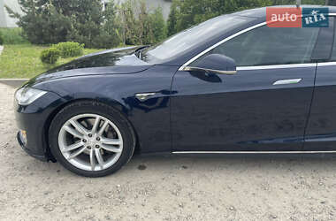 Лифтбек Tesla Model S 2014 в 