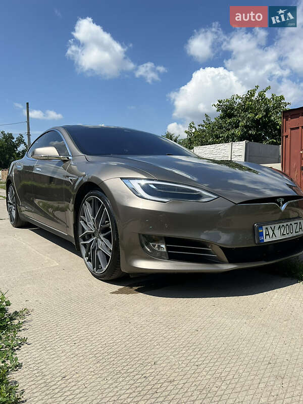 Ліфтбек Tesla Model S 2016 в Харкові фото 4 Ліфтбек Tesla Model S 2016 в Харкові