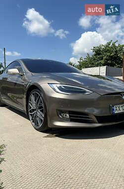 Лифтбек Tesla Model S 2016 в 