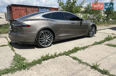 Лифтбек Tesla Model S 2016 в 