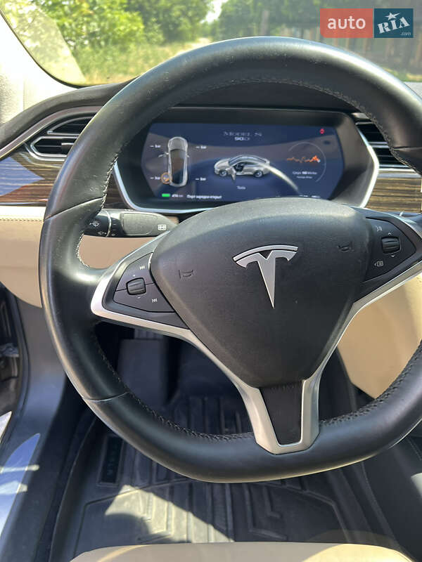 Ліфтбек Tesla Model S 2016 в Харкові фото 12 Ліфтбек Tesla Model S 2016 в Харкові