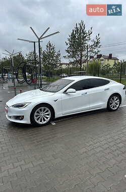 Лифтбек Tesla Model S 2016 в 