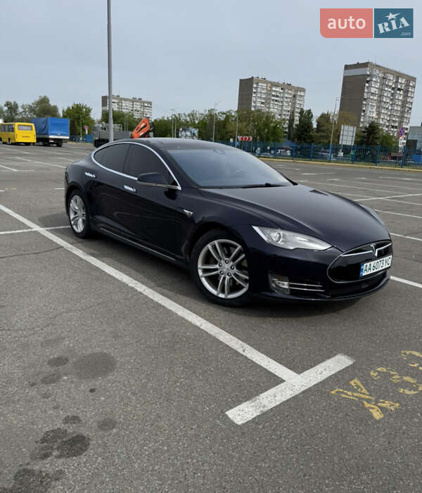 Лифтбек Tesla Model S 2014 в 