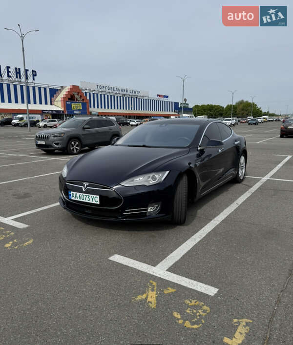 Лифтбек Tesla Model S 2014 в Киеве