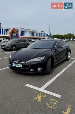 Лифтбек Tesla Model S 2014 в 