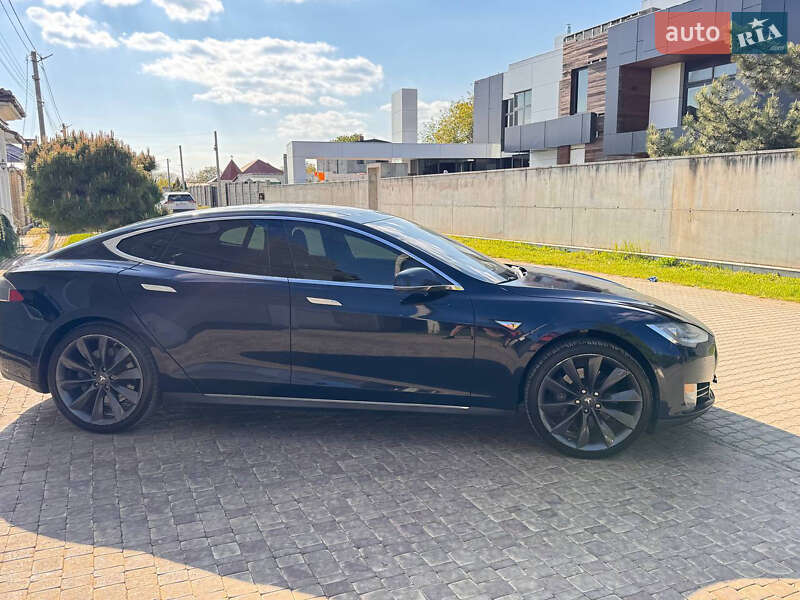 Лифтбек Tesla Model S 2013 в Черноморске