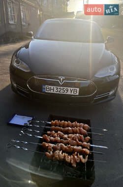 Лифтбек Tesla Model S 2013 в 