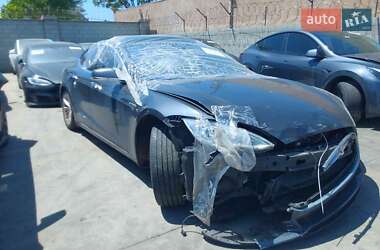 Лифтбек Tesla Model S 2014 в 