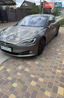 Ліфтбек Tesla Model S 2016 в Києві