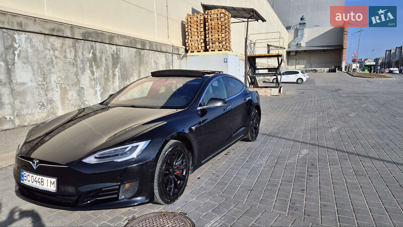 Лифтбек Tesla Model S 2017 в Львове