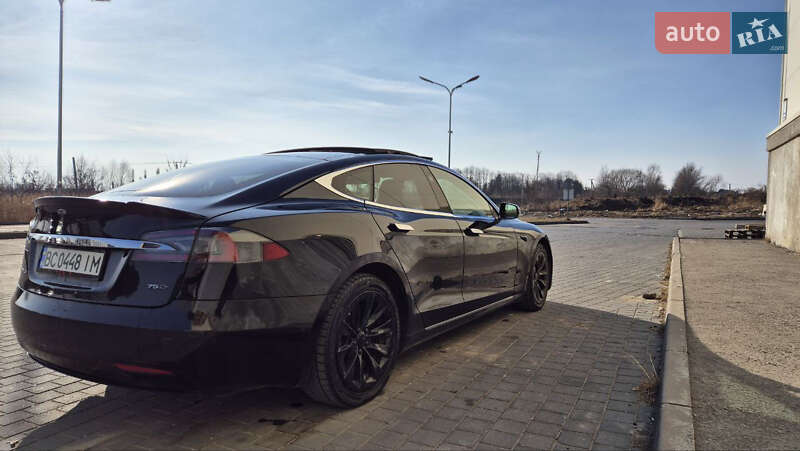 Лифтбек Tesla Model S 2017 в Львове