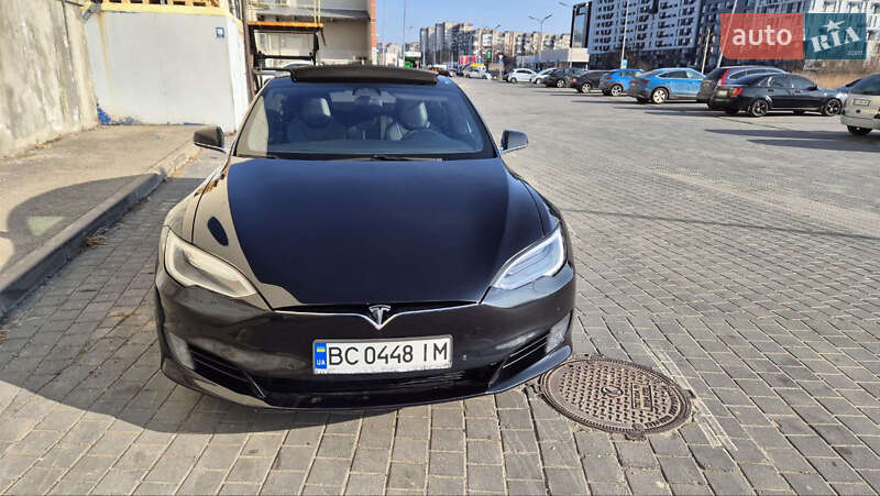 Лифтбек Tesla Model S 2017 в Львове