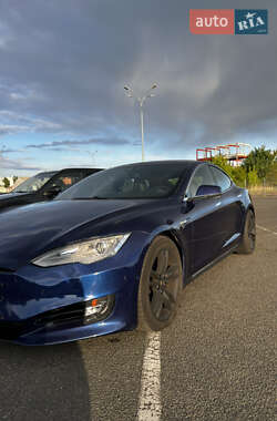 Лифтбек Tesla Model S 2015 в 