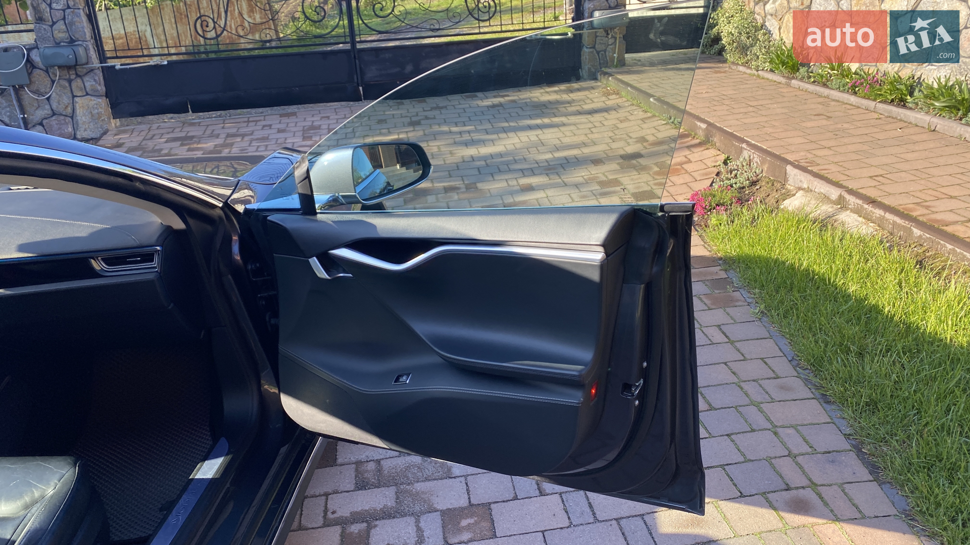 2015 Tesla Model S - мініатюра 24