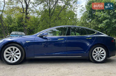 Лифтбек Tesla Model S 2015 в 