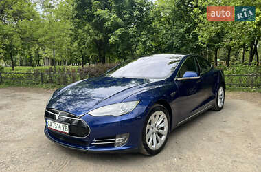 Лифтбек Tesla Model S 2015 в 