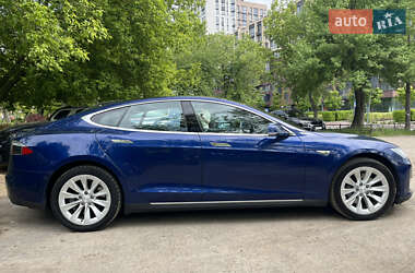 Лифтбек Tesla Model S 2015 в 