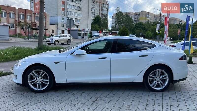 Ліфтбек Tesla Model S 2016 в Львові
