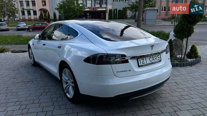 Ліфтбек Tesla Model S 2016 в Львові