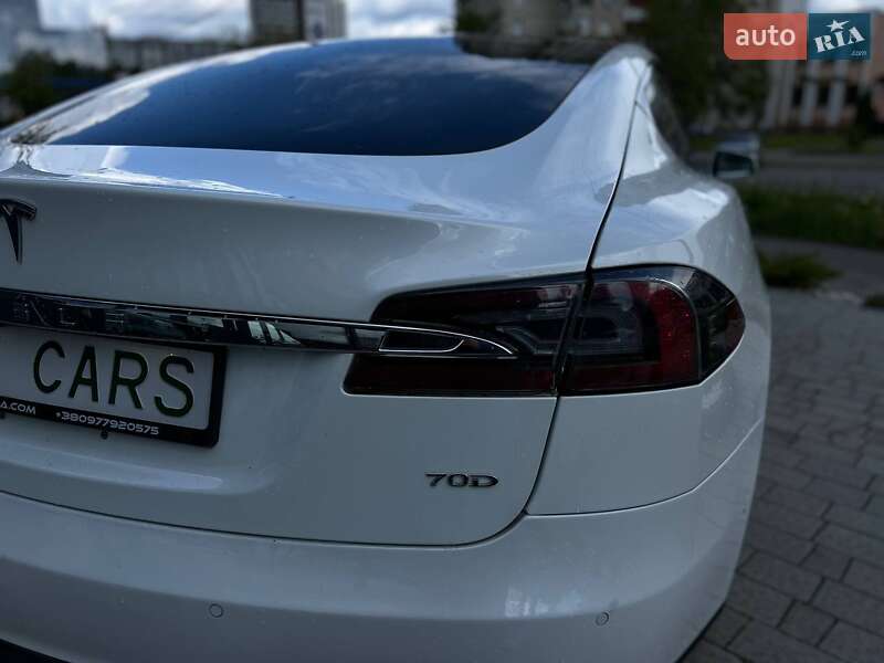 Ліфтбек Tesla Model S 2016 в Львові