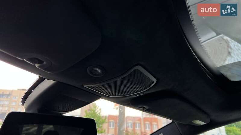Ліфтбек Tesla Model S 2016 в Львові