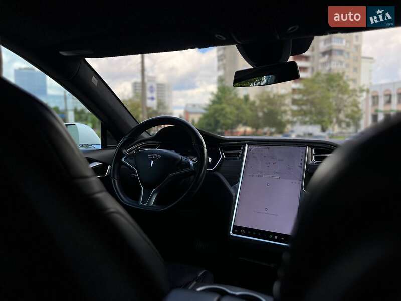 Ліфтбек Tesla Model S 2016 в Львові