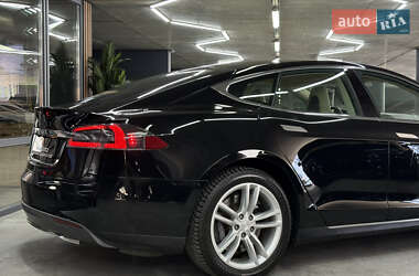 Лифтбек Tesla Model S 2013 в 