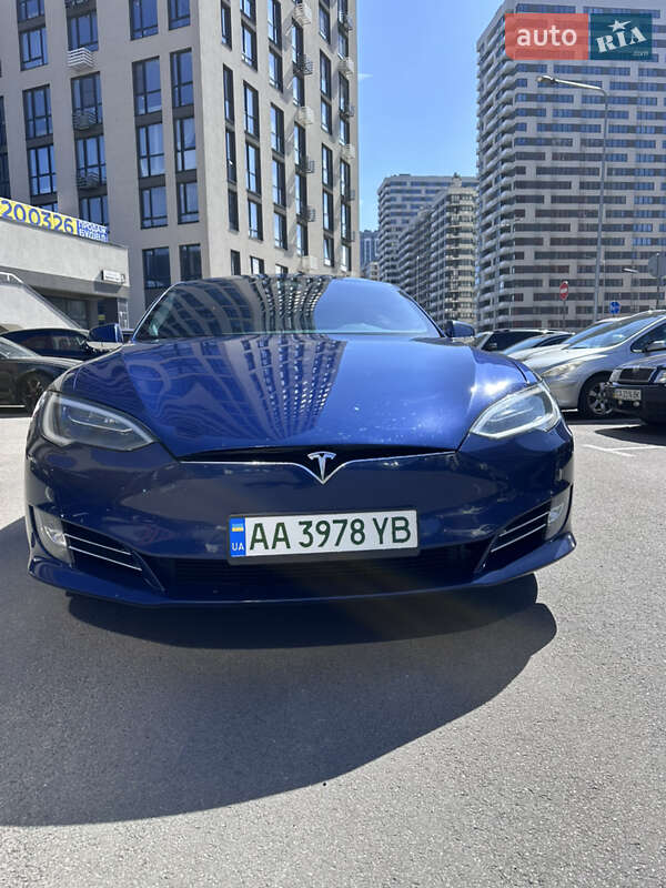 Лифтбек Tesla Model S 2017 в Киеве
