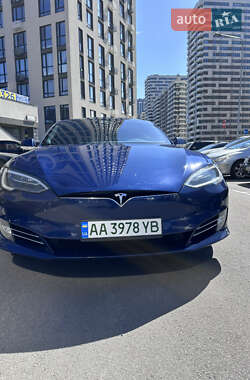 Лифтбек Tesla Model S 2017 в 