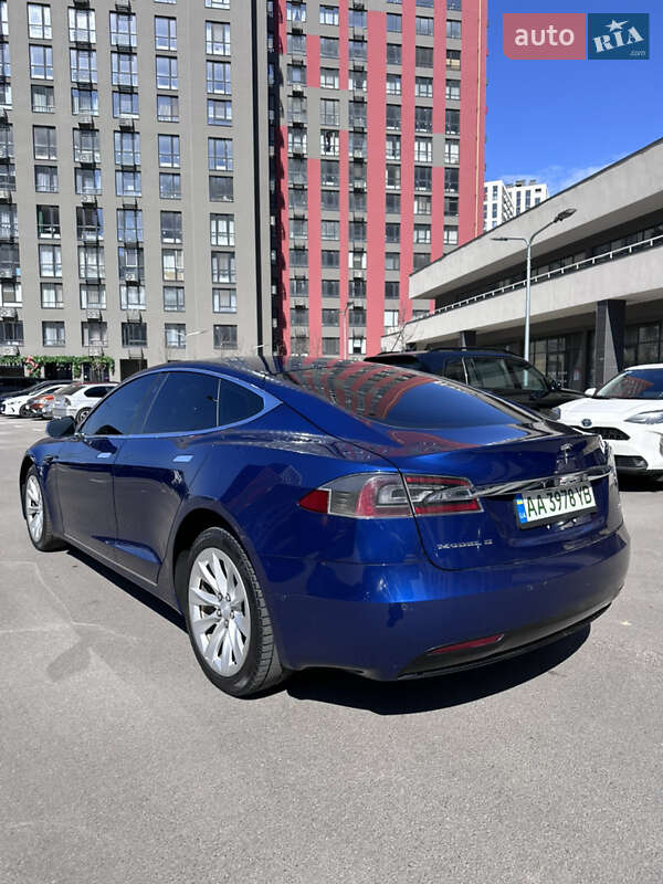 Лифтбек Tesla Model S 2017 в Киеве
