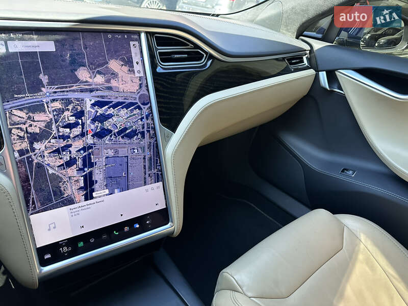 Лифтбек Tesla Model S 2017 в Киеве