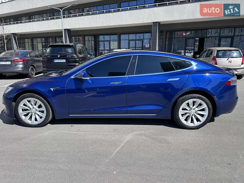 Лифтбек Tesla Model S 2017 в Киеве