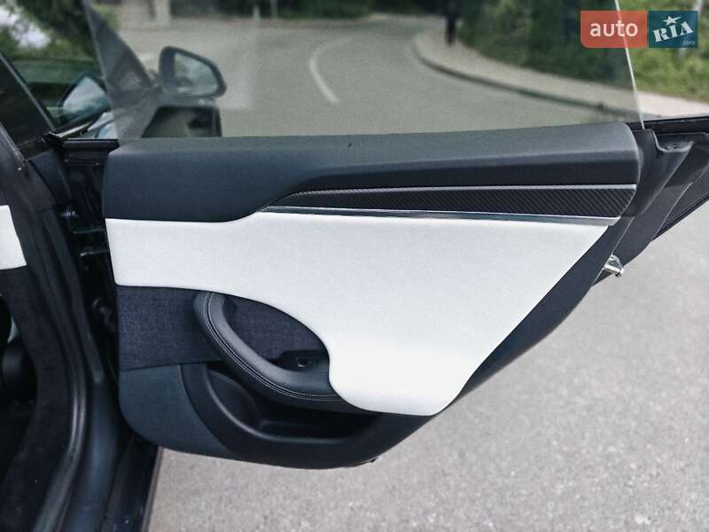 Лифтбек Tesla Model S 2021 в Киеве фото 28 Лифтбек Tesla Model S 2021 в Киеве