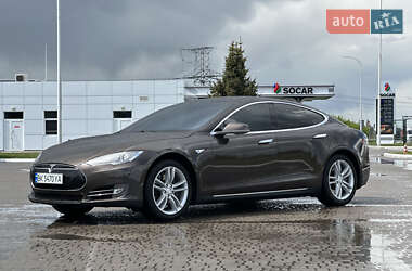 Лифтбек Tesla Model S 2013 в 