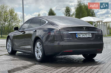 Лифтбек Tesla Model S 2013 в 