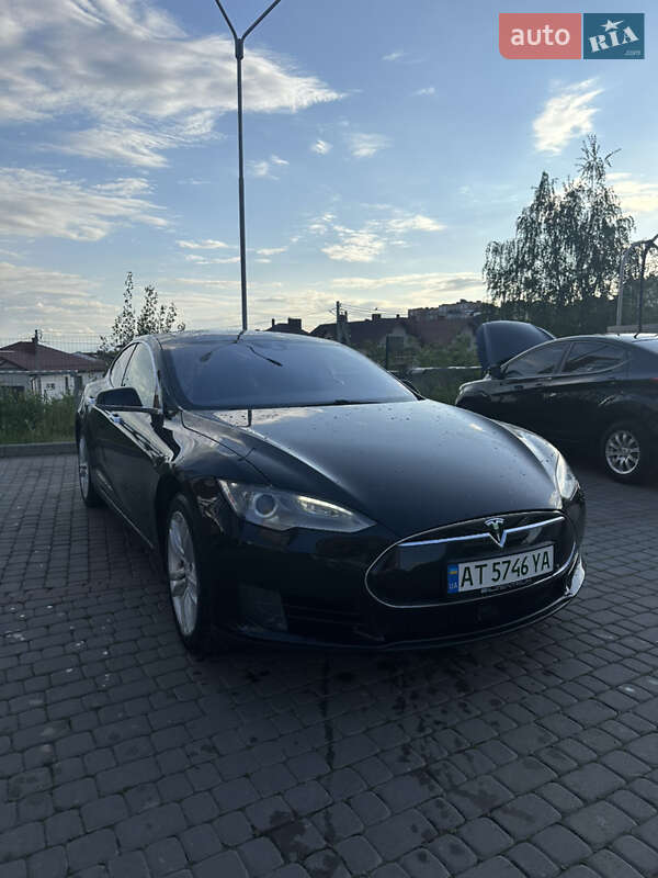 Tesla Model S 2015