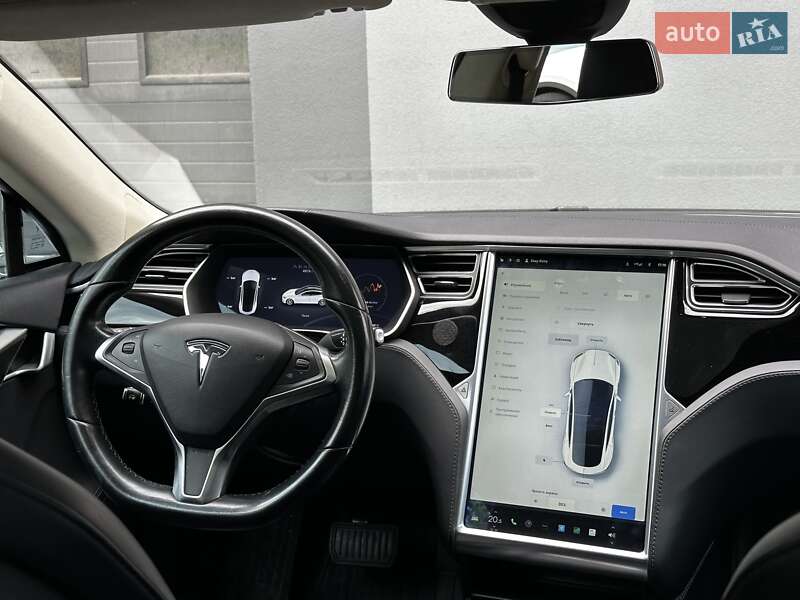 Лифтбек Tesla Model S 2015 в Киеве