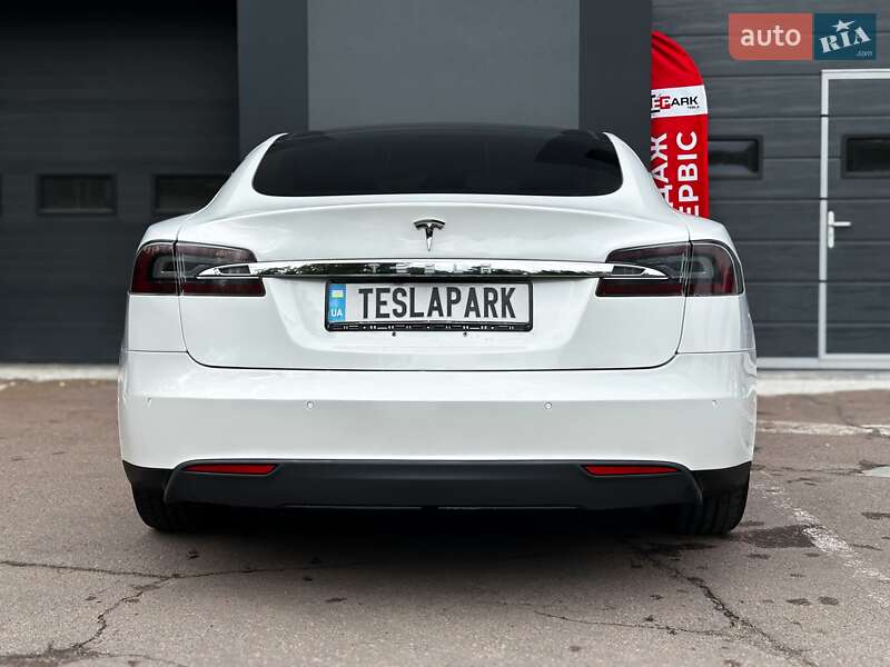 Лифтбек Tesla Model S 2015 в Киеве