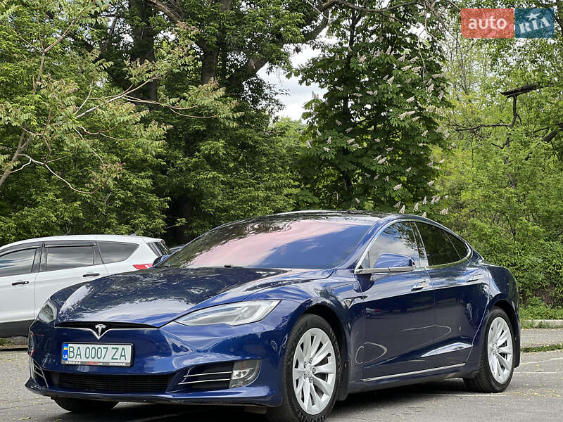 Ліфтбек Tesla Model S 2017 в Дніпрі