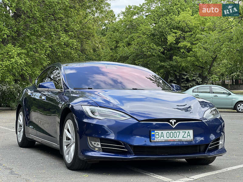 Ліфтбек Tesla Model S 2017 в Дніпрі