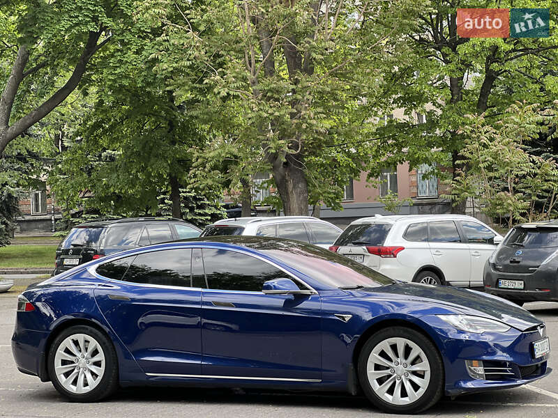 Ліфтбек Tesla Model S 2017 в Дніпрі