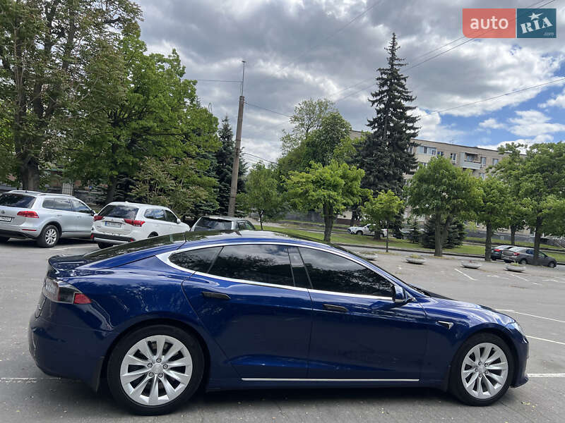 Ліфтбек Tesla Model S 2017 в Дніпрі